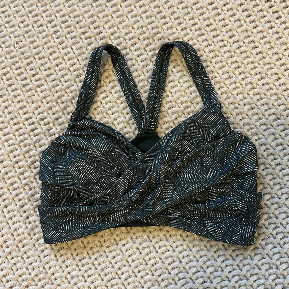 LULULEMON OPEN BACK SPORTS BRA